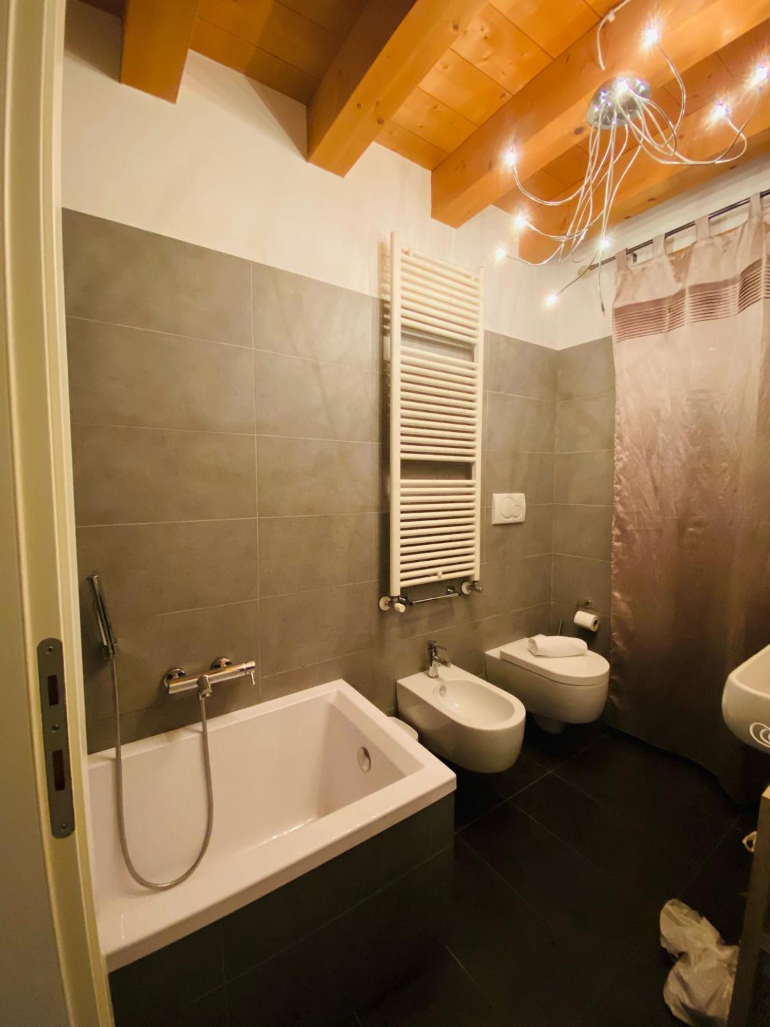 Central Luxury Garden Guest House Mestre Exteriör bild